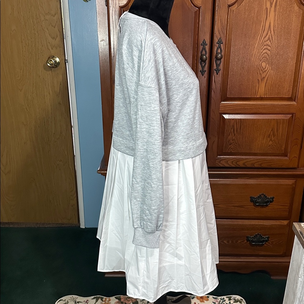 NWT sweatshirt oversized pleated dress gray and white - Picture 3 of 5